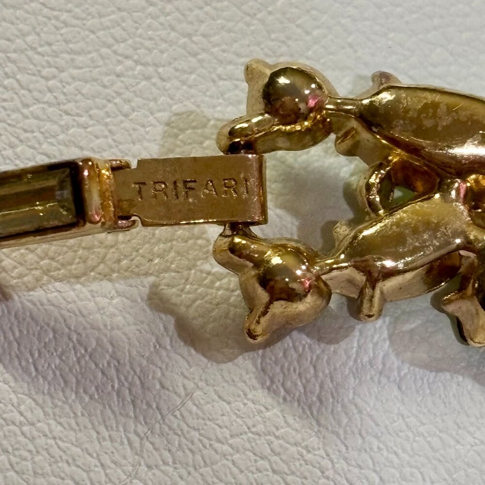 BEAUTIFUL VINTAGE TRIFARI RHINESTONE BRACELET AND EARRINGS. - Picture 6 of 7